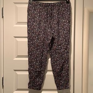 Uniqlo Pants - Uniqlo Floral Pants Uniqlo Pants - Uniqlo Floral Pants